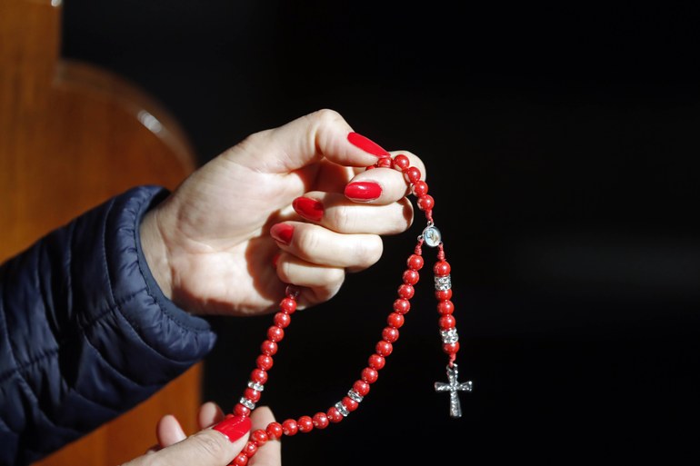 Protest gegen Amnestie: Katholiken beten den Rosenkranz gegen die Sozialistische Partei