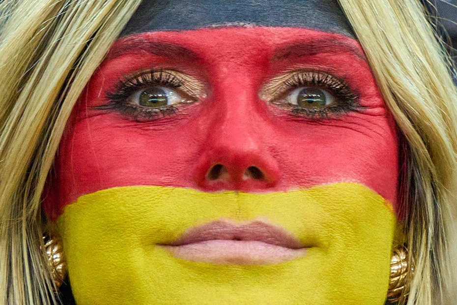 Passt wie die Faust aufs Auge: Heidi Klum in schwarz-rot-gold