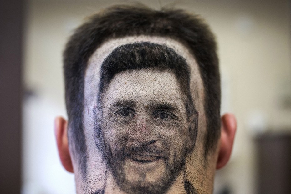 Was denkt sich dieser Messi-Fan?