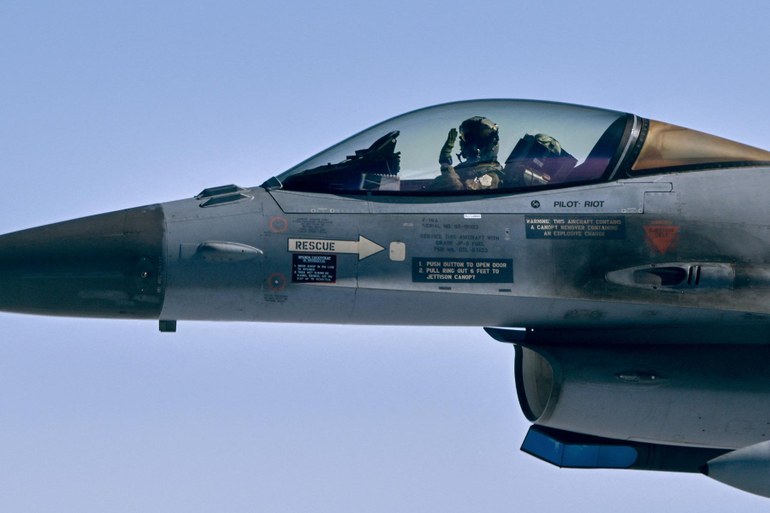 Die ersten ukrainischen Piloten sollen von den USA für die Kampfjets F-16 ausgebildet worden sein