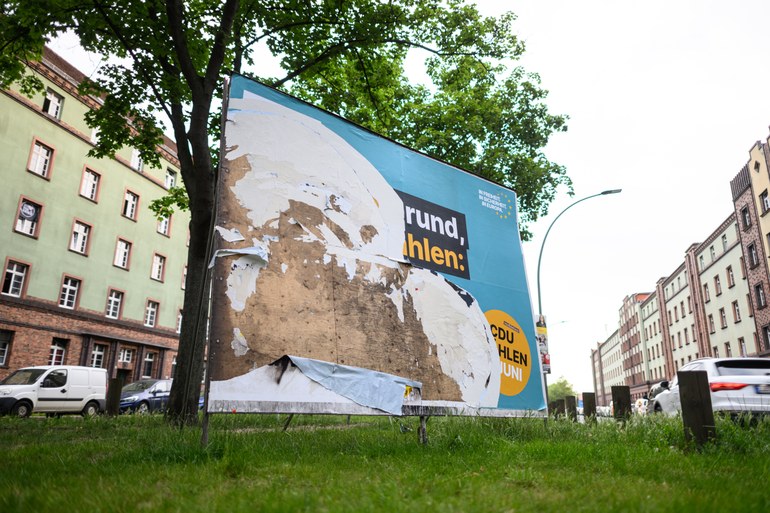 Zerstörte Wahlplakate in Dresden