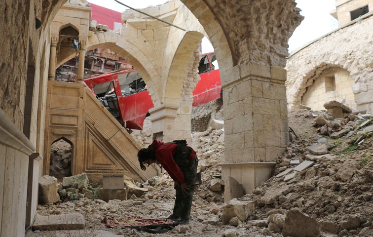 Eine Moschee an der Frontlinie, die sich quer durch die Altstadt Aleppos zieht